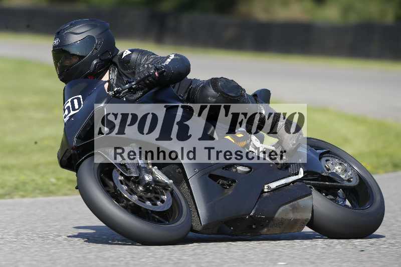 /44 09.08.2025 Plüss Moto Sport ADR/Freies Fahren/550